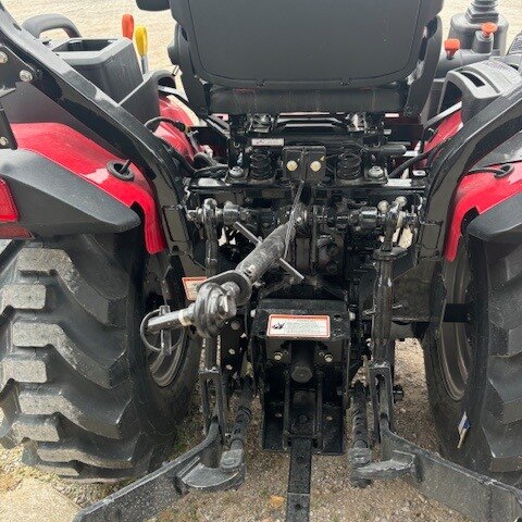 2024 Mahindra 2123 HST w/Loader