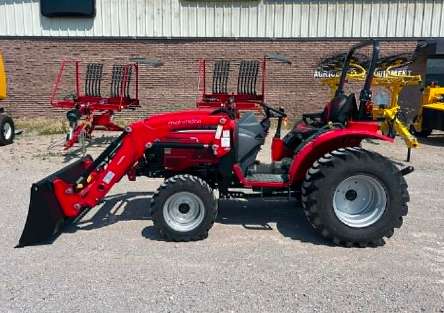 2025 Mahindra 1626 REF HST (2 Pedal) Tractor w/Loader