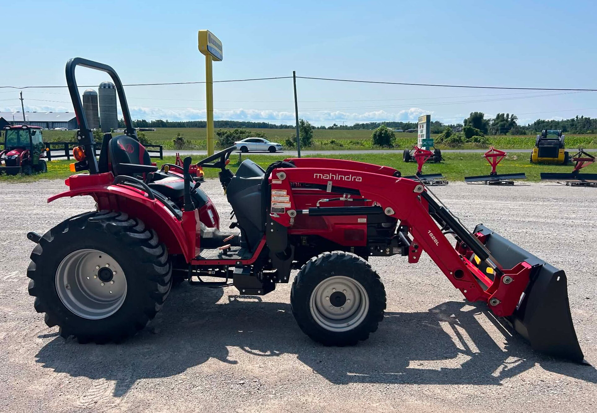 2025 Mahindra 1626 REF HST (2 Pedal) Tractor w/Loader