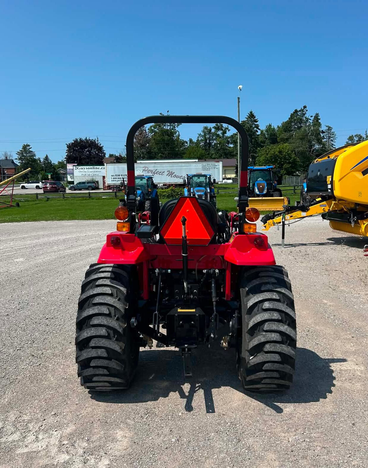 2025 Mahindra 1626 REF HST (2 Pedal) Tractor w/Loader