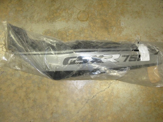 1989 Suzuki GSXR 750 Left Side Panel NOS - item 7