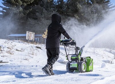 Greenworks Commercial 82V 24 Dual-Stage Snow Blower