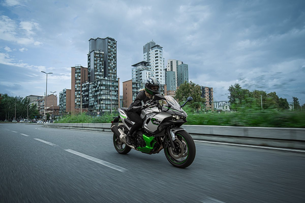 2024 Kawasaki NINJA 7 HYBRID