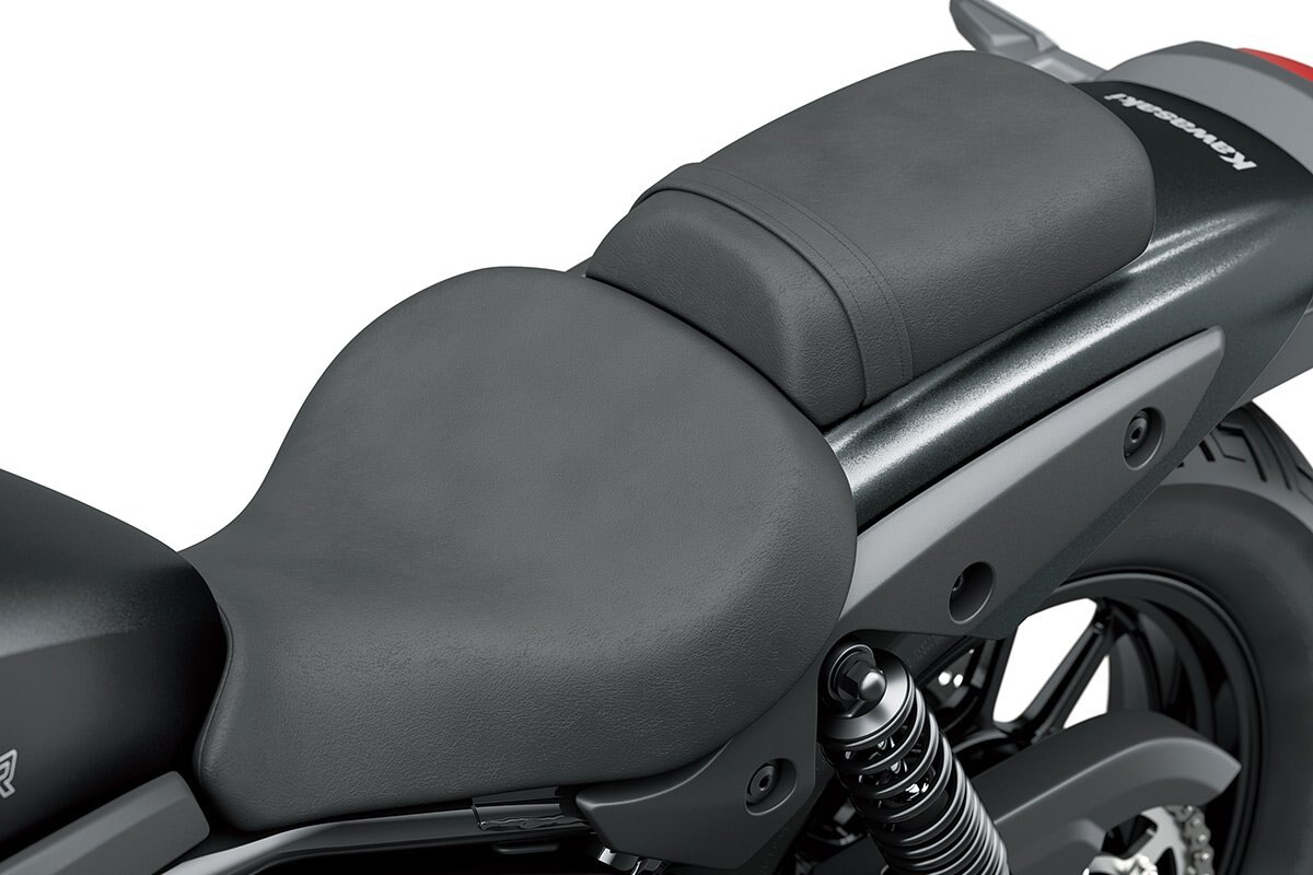 2025 Kawasaki ELIMINATOR 500 SE Metallic Matte Carbon Gray / Flat Ebony