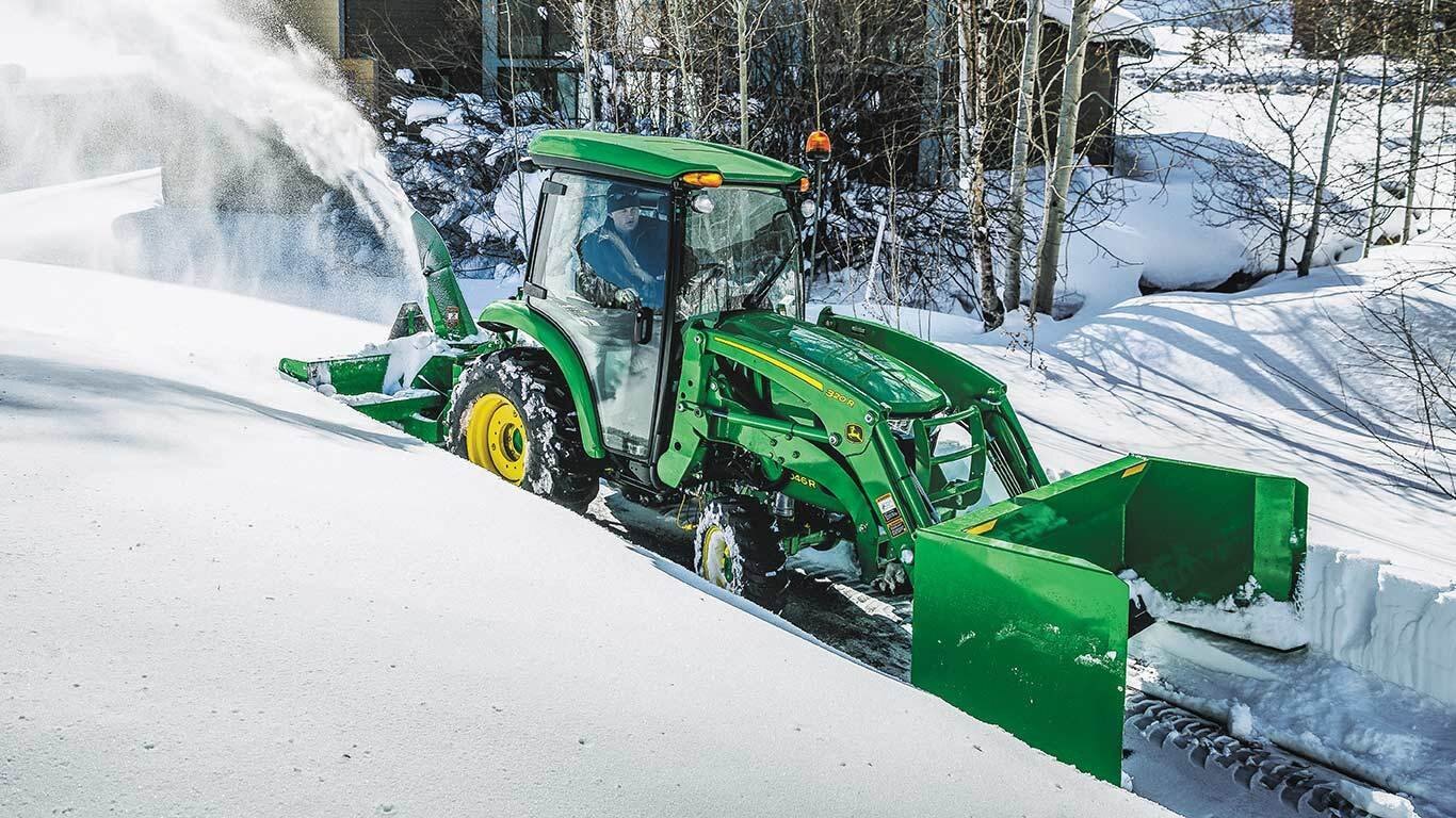 John Deere 320R Loader