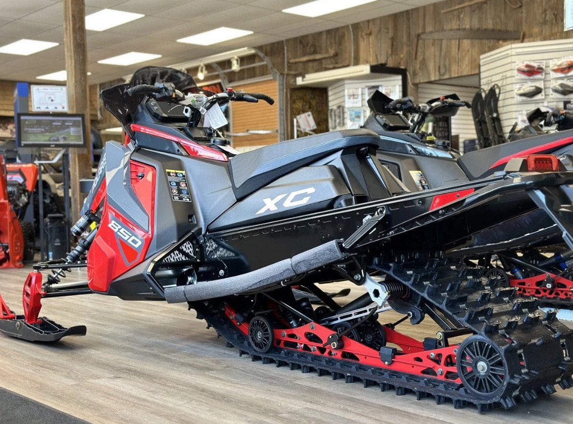 2024 Polaris 850 Switchback XC 146 Red 7S Display