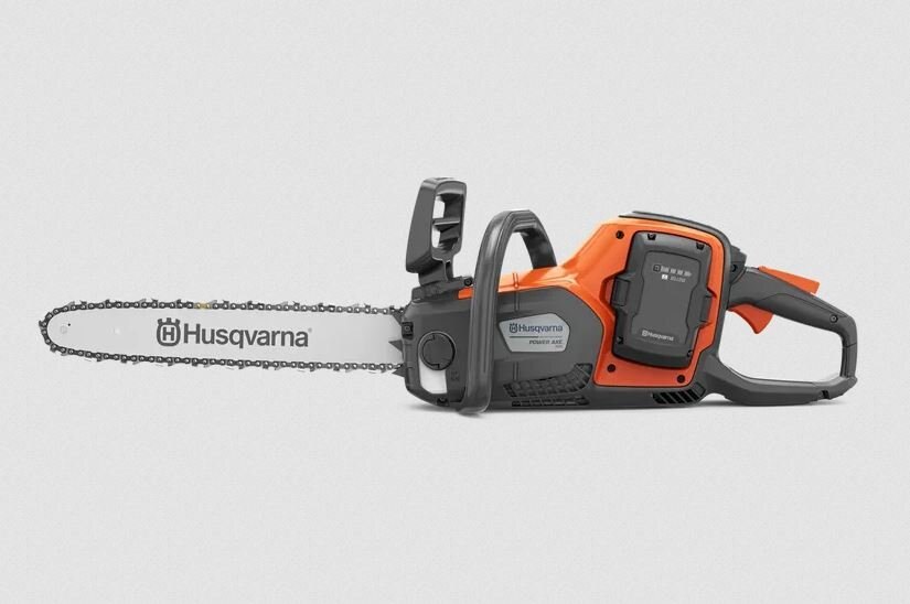 HUSQVARNA Power Axe 350i with battery charger