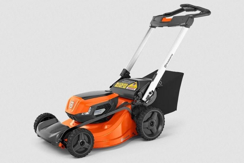 HUSQVARNA Lawn Xpert LE 322 with battery and charger