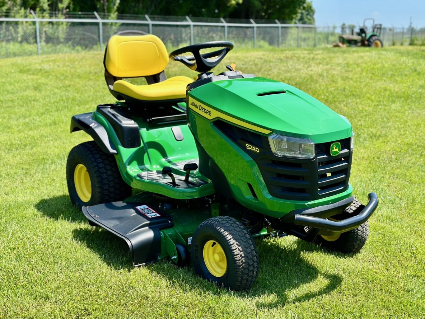 John Deere S240 Lawn Tractor w/ 42-in. Deck