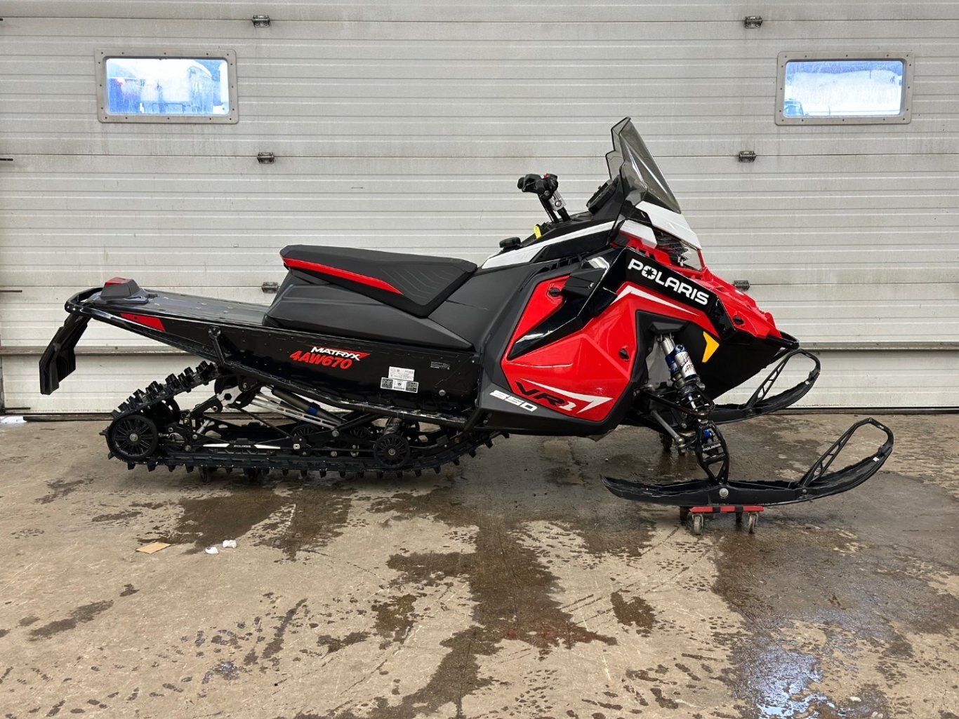 2022 Polaris 850 INDY VR1 137 RED