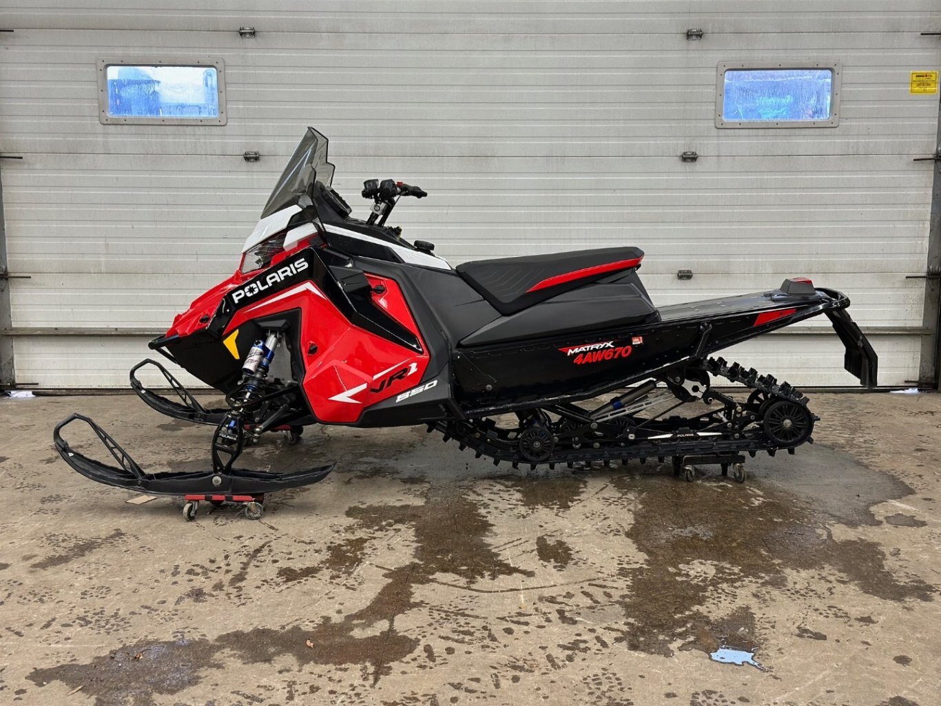 2022 Polaris 850 INDY VR1 137 RED