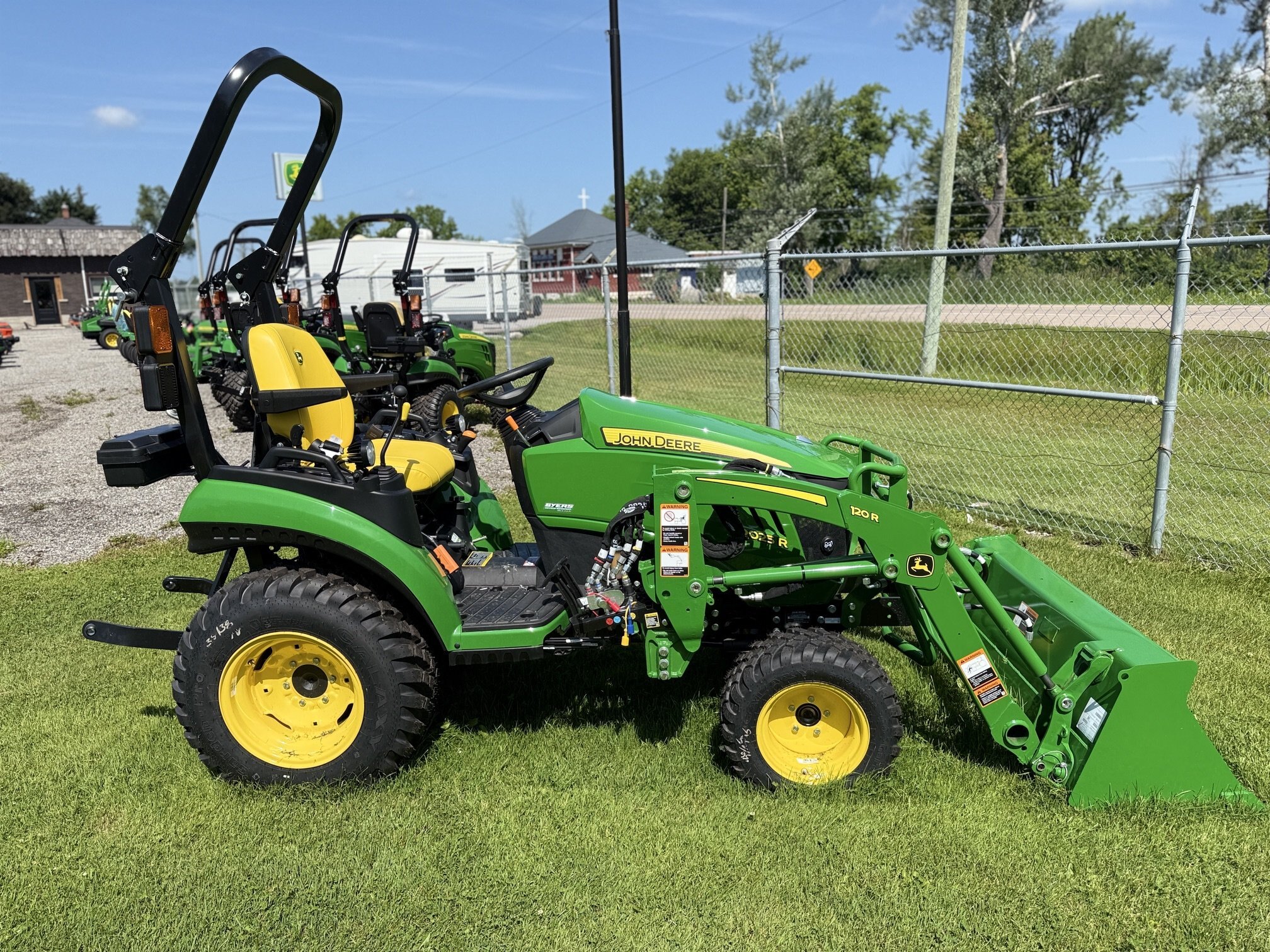 John Deere 2025R Compact Tractor w/ Loader