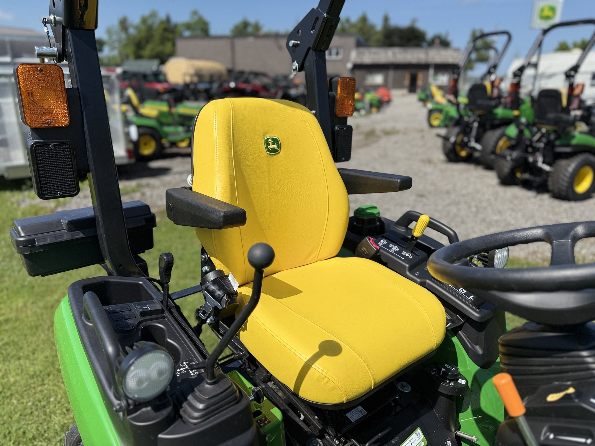 John Deere 2025R Compact Tractor w/ Loader