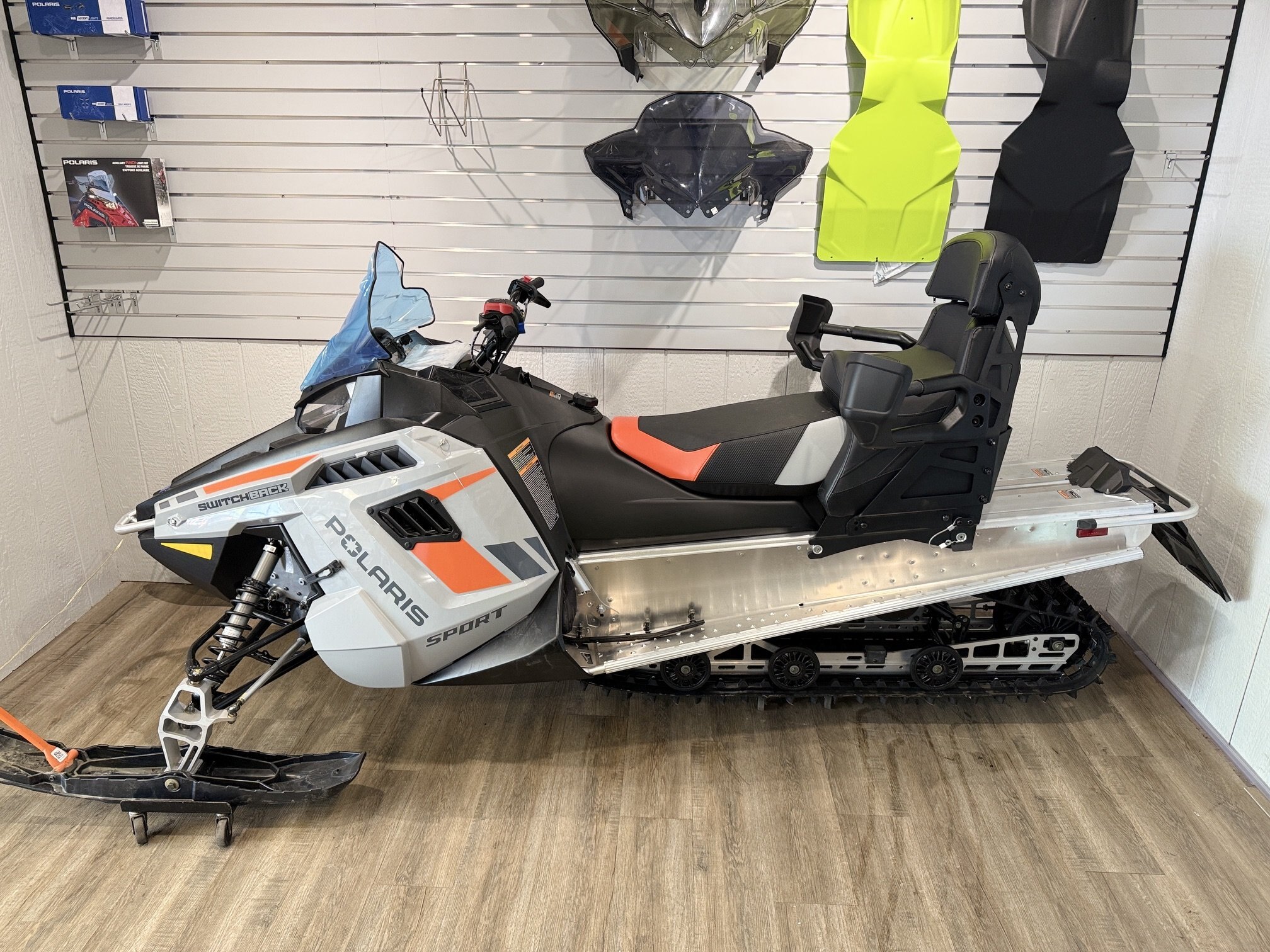 2025 Polaris 550 SWITCHBACK SPORT 144 w/ 2 up Seat