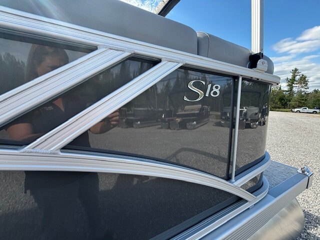 2026 Bennington 18SVL