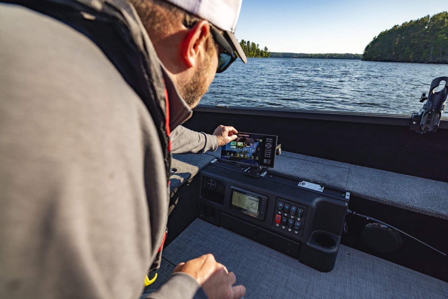 2027 Alumacraft Dominator 205X Tiller
