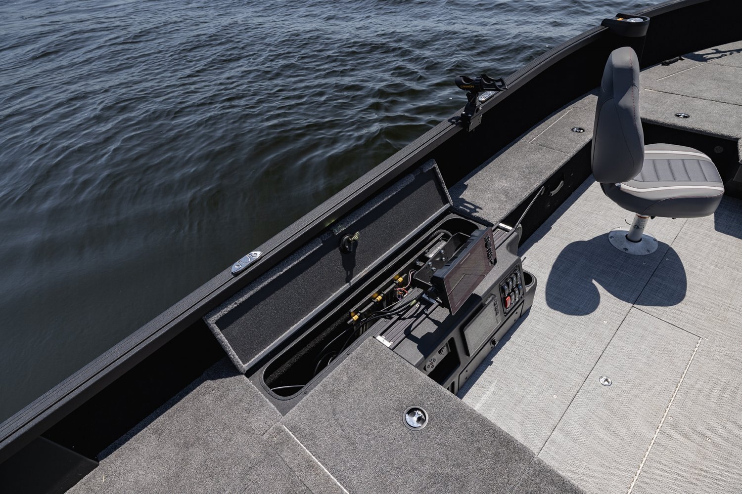 2027 Alumacraft Dominator 185X Tiller