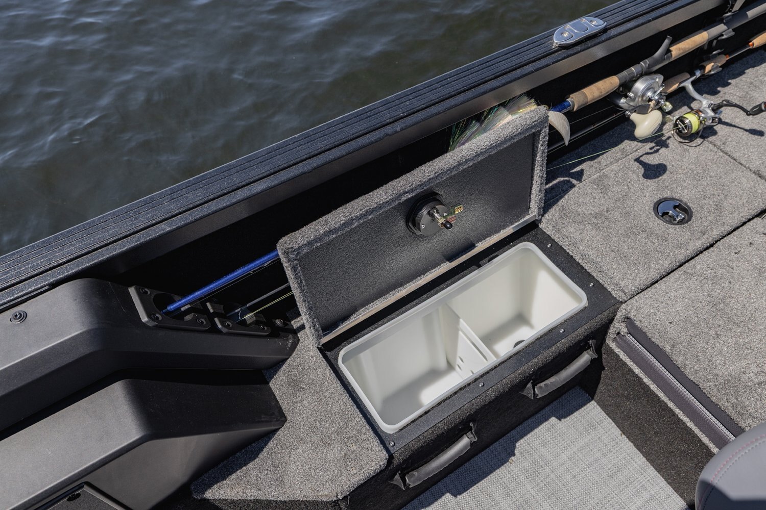 2027 Alumacraft Competitor 180X Side Console