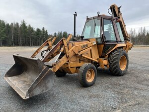 580SE 2-wheel drive Case Backhoe