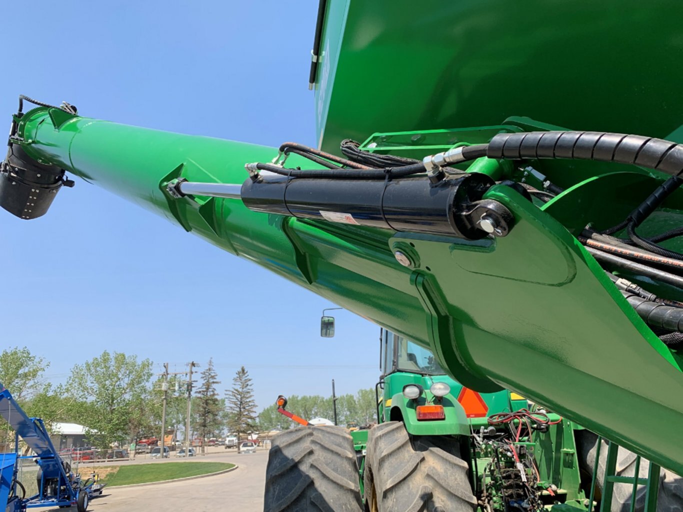 Brandt 1520XT Grain Cart