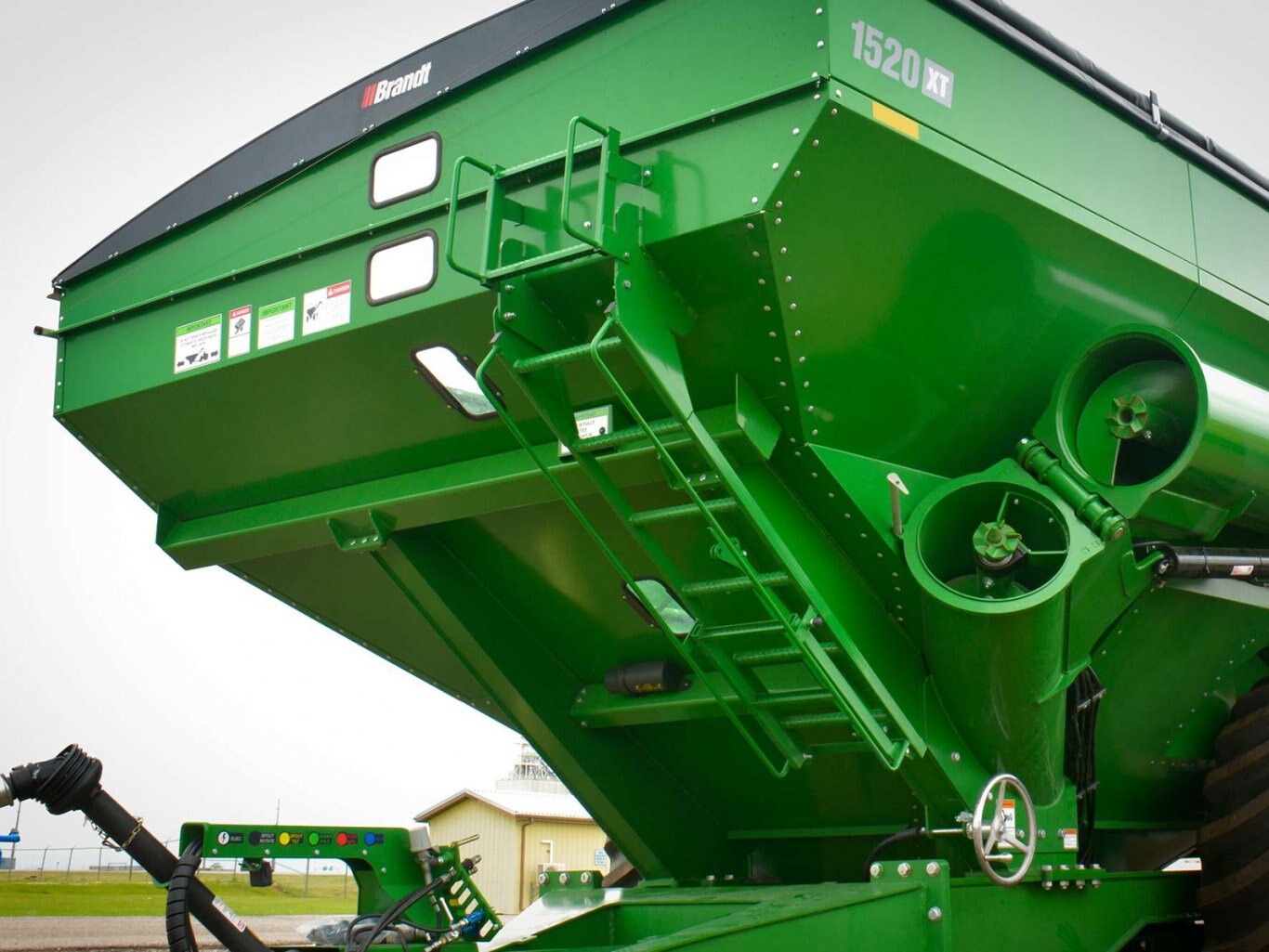Brandt 1520XT Grain Cart