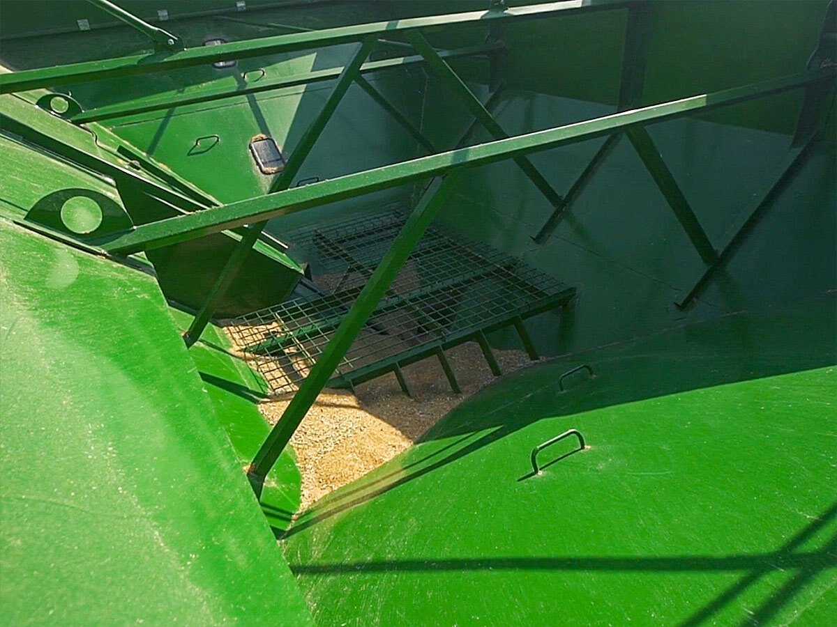 Brandt 1120XR Grain Cart