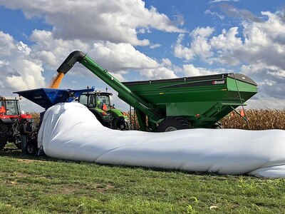 Brandt 1020XR Grain Cart