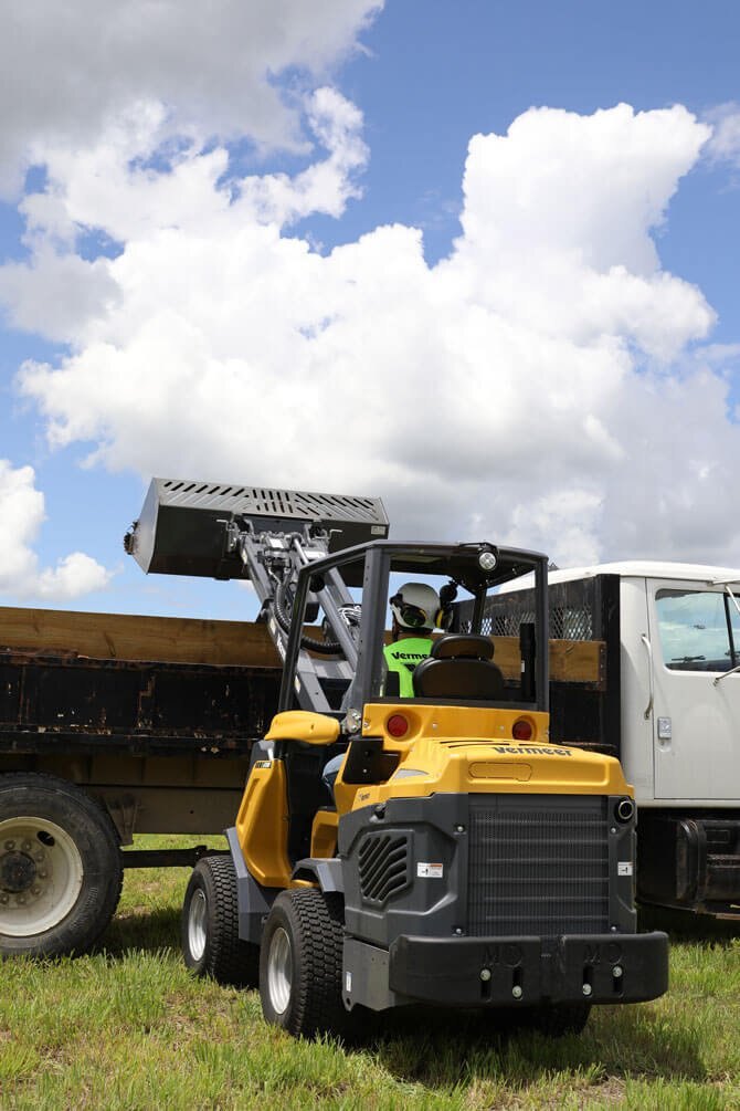 Vermeer ATX850 Compact Articulated Loaders