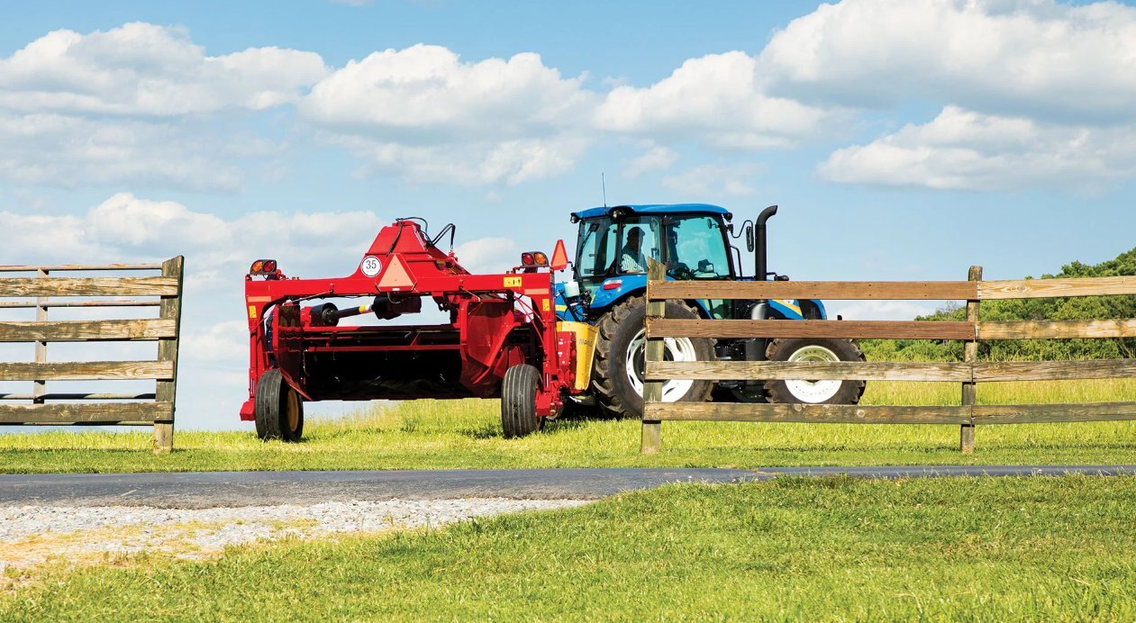 New Holland Discbine® PLUS Center Pivot Disc Mower Conditioners Discbine® 313 PLUS