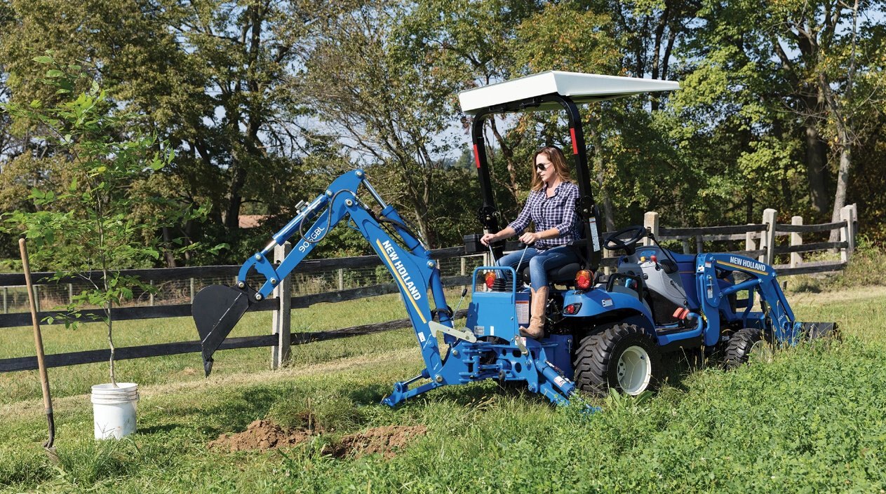 New Holland WORKMASTER™ 25S Sub Compact WORKMASTER™ 25S Open Air + 100LC Loader + 905GBL Backhoe