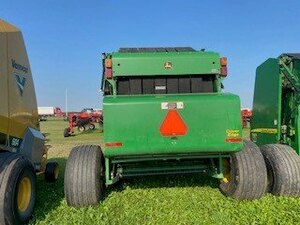 2014 New Holland Roll-belt 560 Round Baler