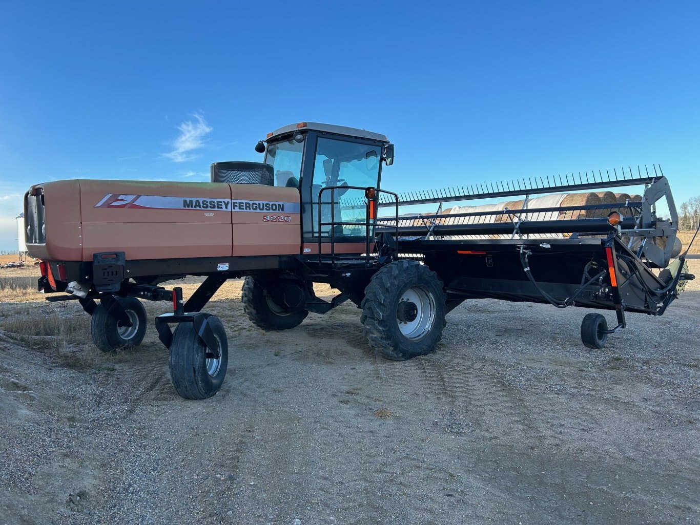 2006 Massey Ferguson 9220 Swather