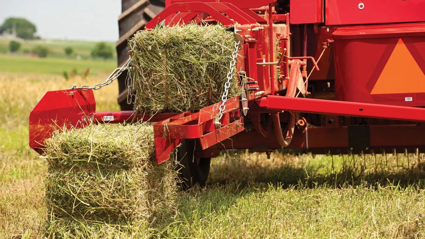 New Holland Hayliner® Small Square Balers Hayliner® 275
