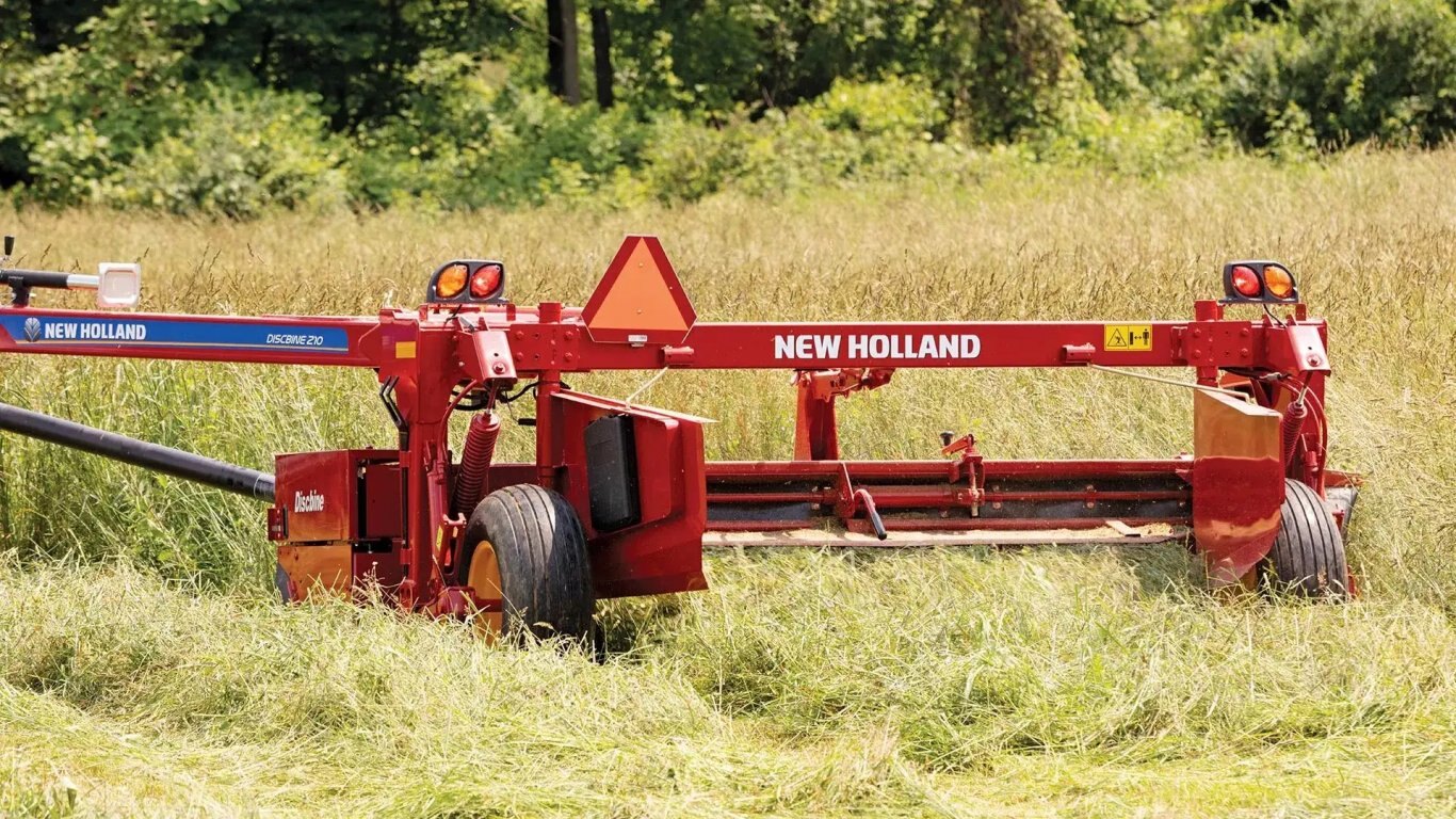 New Holland Discbine® Side Pull Disc Mower Conditioners Discbine® 210