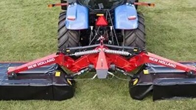New Holland MegaCutter™ Triple Disc Mowers and Mower-Conditioners 531 Rear Mounted Disc Mower
