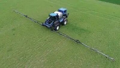 New Holland Guardian™ Front Boom Sprayers SP410F