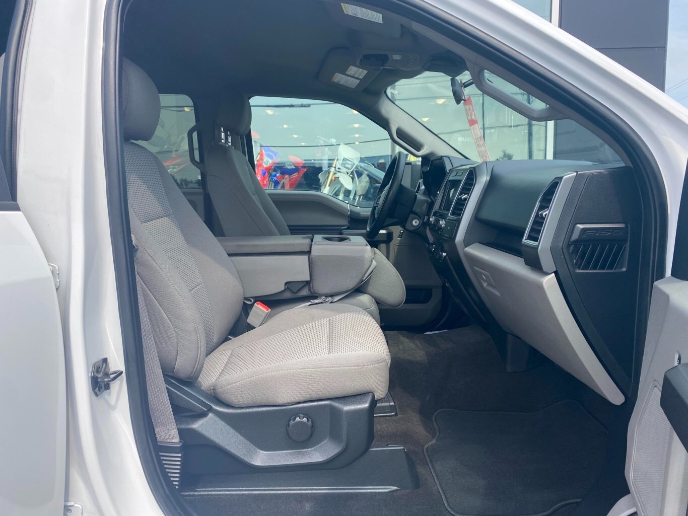 2020 FORD F 150 XLT 4X4 SUPERCREW WITH REAR VIEW CAMERA!! ( PREVIOUS RENTAL )