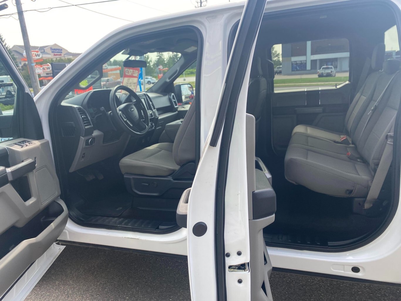 2020 FORD F 150 XLT 4X4 SUPERCREW WITH REAR VIEW CAMERA!! ( PREVIOUS RENTAL )