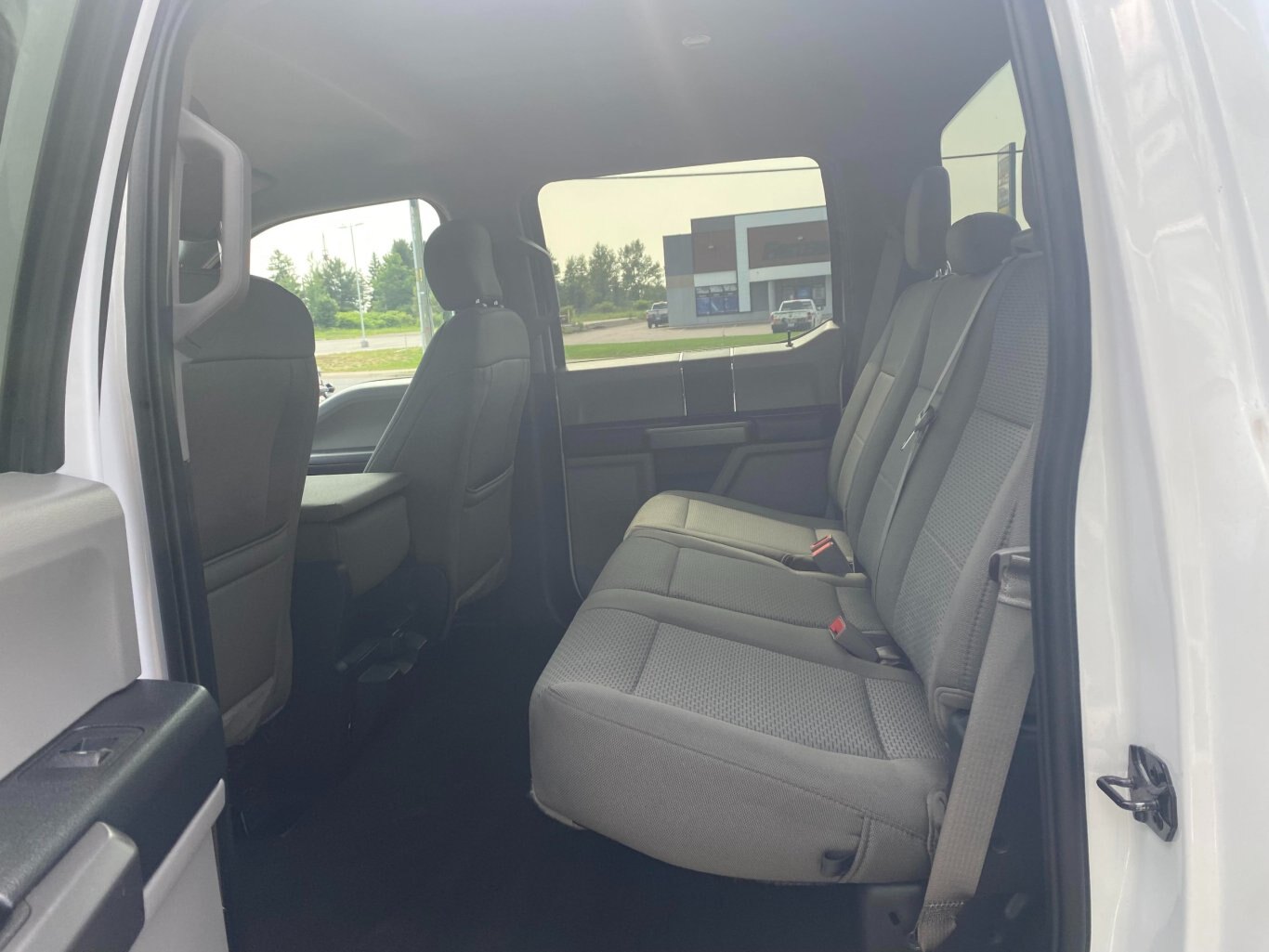 2020 FORD F 150 XLT 4X4 SUPERCREW WITH REAR VIEW CAMERA!! ( PREVIOUS RENTAL )