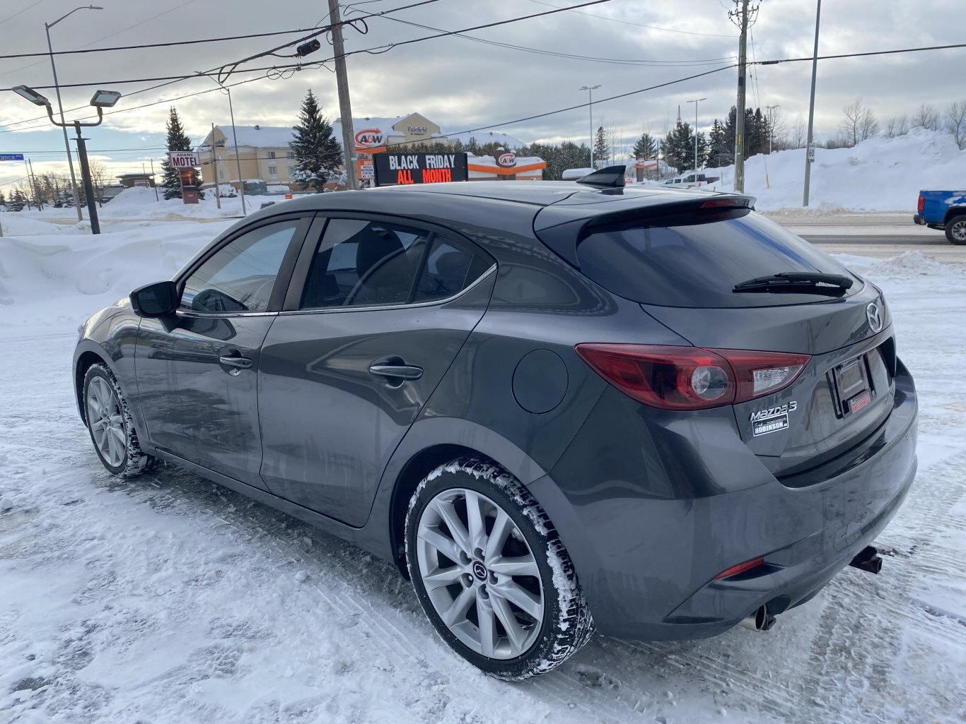 2017 MAZDA 3 GT FRONT WHEEL DRIVE WITH SUNROOF, LEATHER SEATS, HEATED SEATS, REAR VIEW CAMERA, HEATED STEERING WHEEL AND NAVIGATION!!