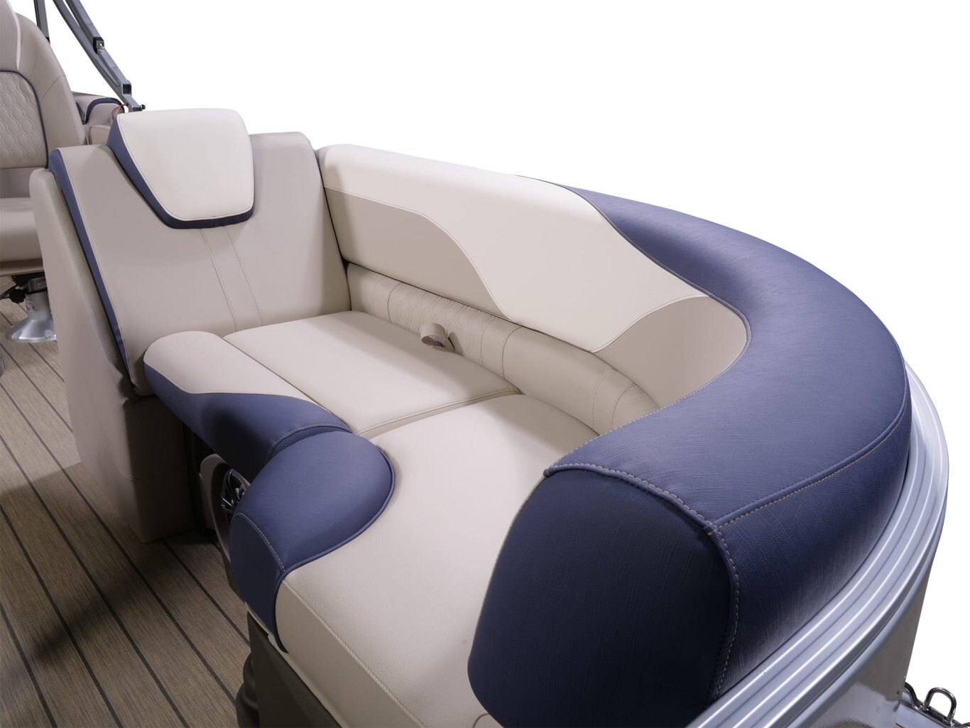 Legend Boats Q Series Lounge Plus Sport Pro