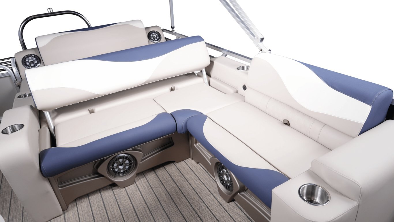 Legend Boats Q Series Dual Lounge Sport Pro