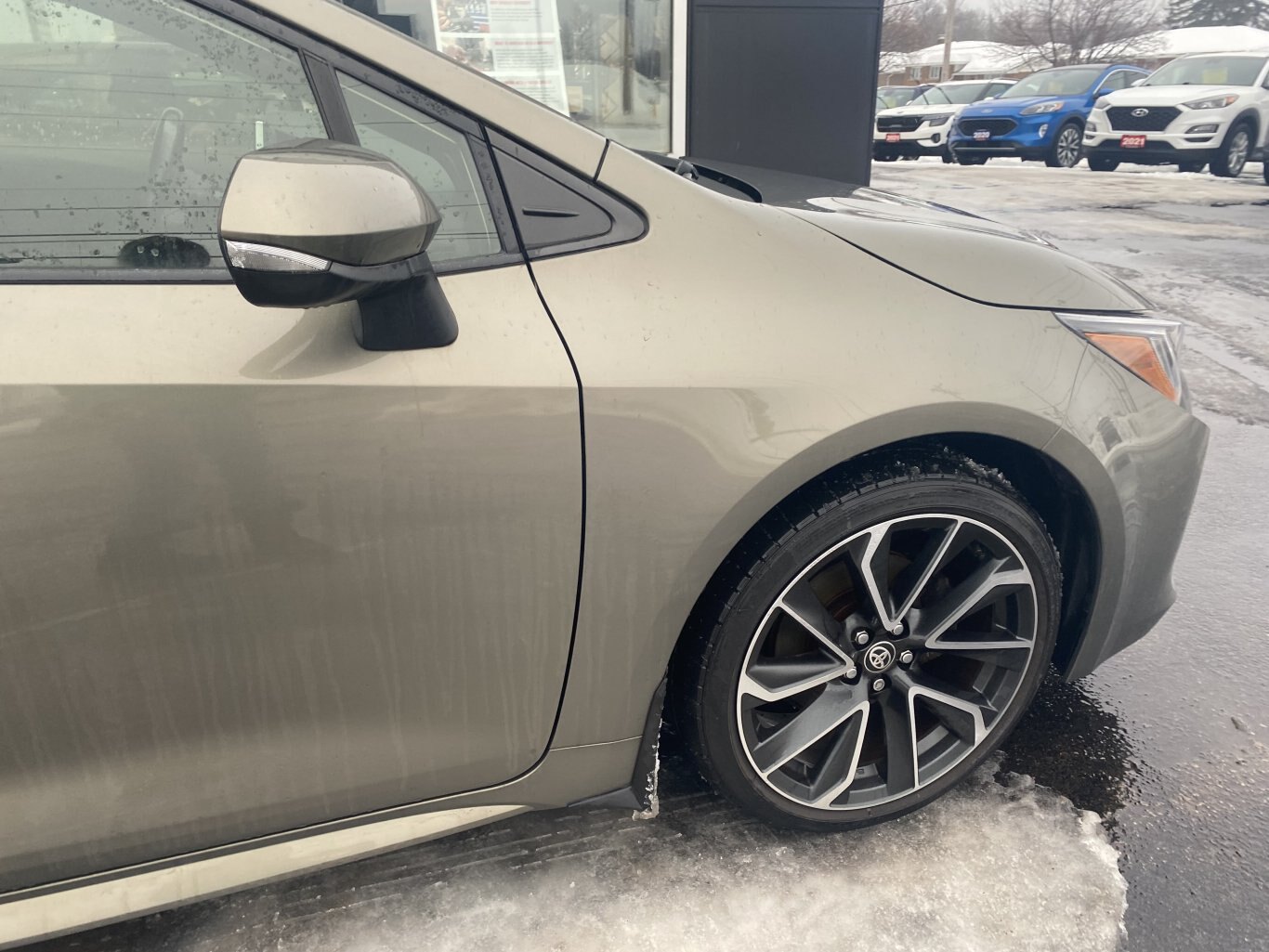 2019 TOYOTA COROLLA SE FWD WITH HEATED SEATS AND REAR VIEW CAMERA!!