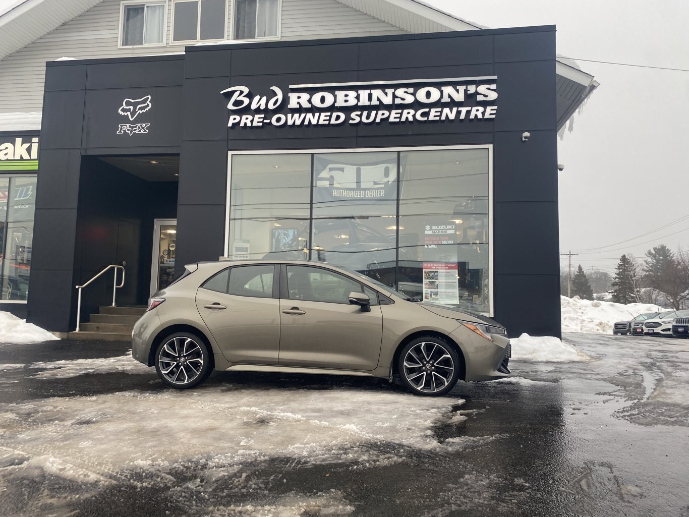 2019 TOYOTA COROLLA SE FWD WITH HEATED SEATS AND REAR VIEW CAMERA!!