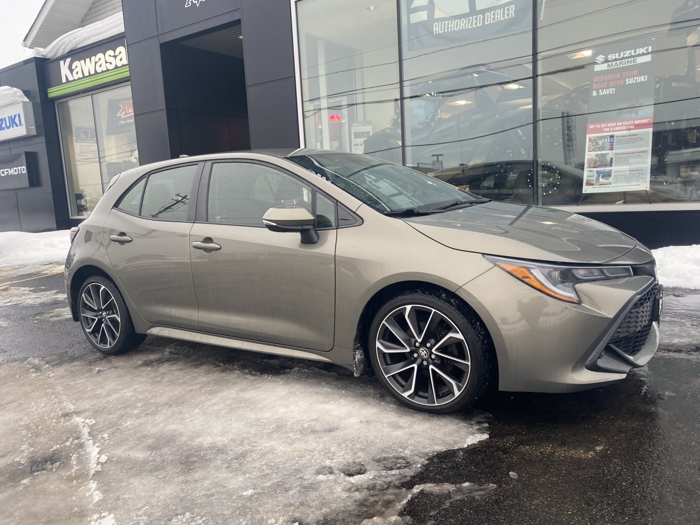 2019 TOYOTA COROLLA SE FWD WITH HEATED SEATS AND REAR VIEW CAMERA!!