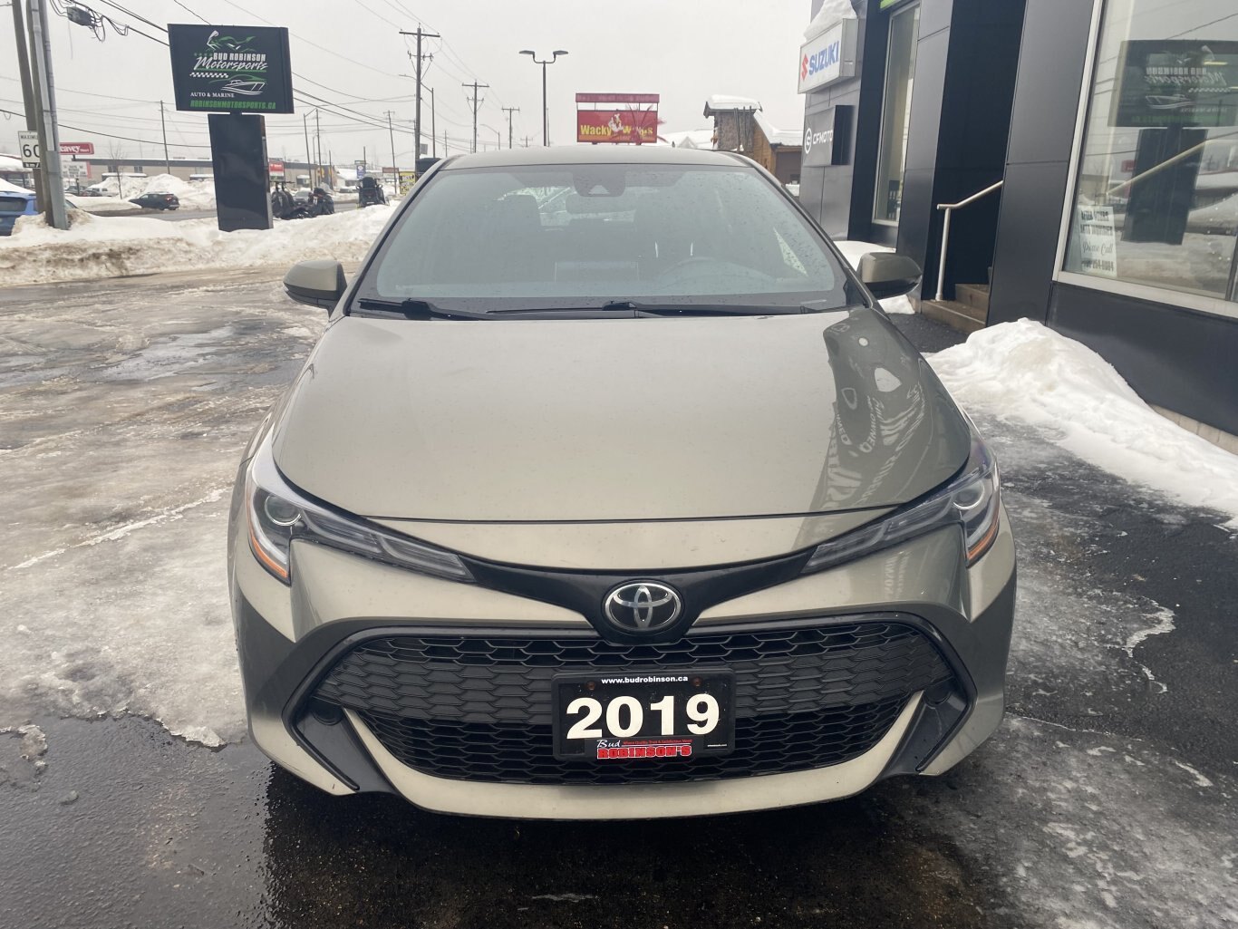 2019 TOYOTA COROLLA SE FWD WITH HEATED SEATS AND REAR VIEW CAMERA!!