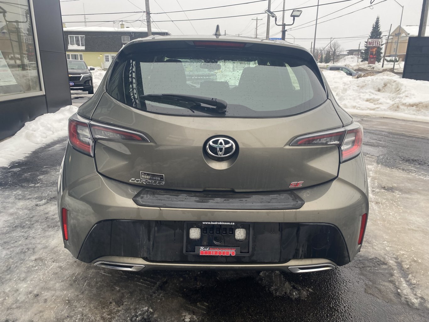 2019 TOYOTA COROLLA SE FWD WITH HEATED SEATS AND REAR VIEW CAMERA!!