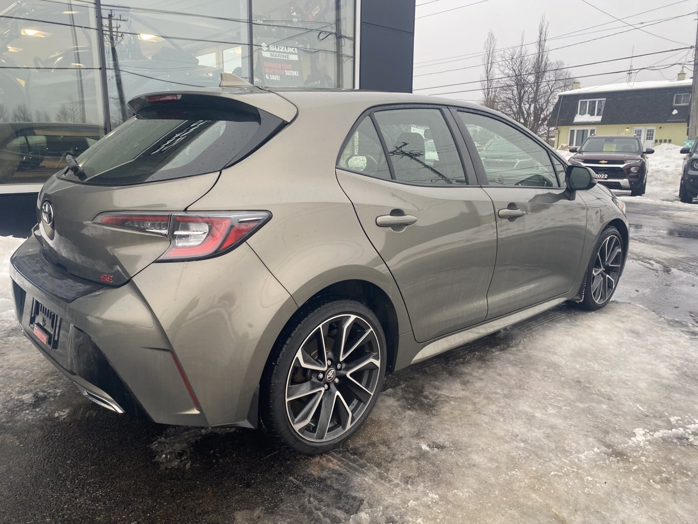 2019 TOYOTA COROLLA SE FWD WITH HEATED SEATS AND REAR VIEW CAMERA!!