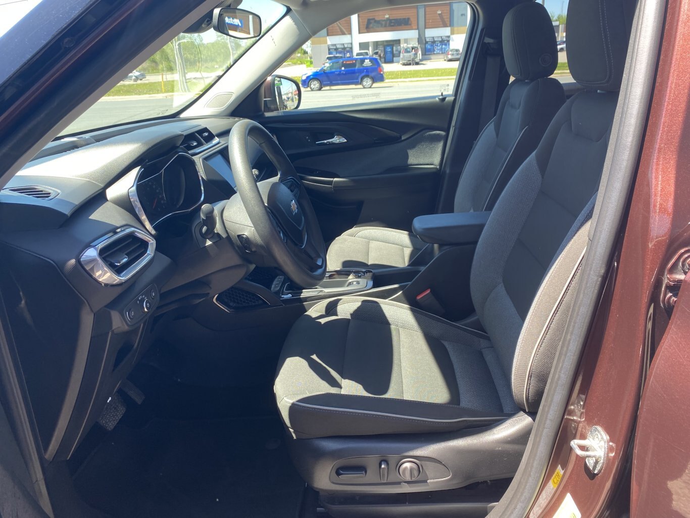 2022 CHEVROLET TRAILBLAZER LT AWD ( PREVIOUS RENTAL ) WITH HEATED SEATS, REAR VIEW CAMERA AND ONSTAR SERVICES!!