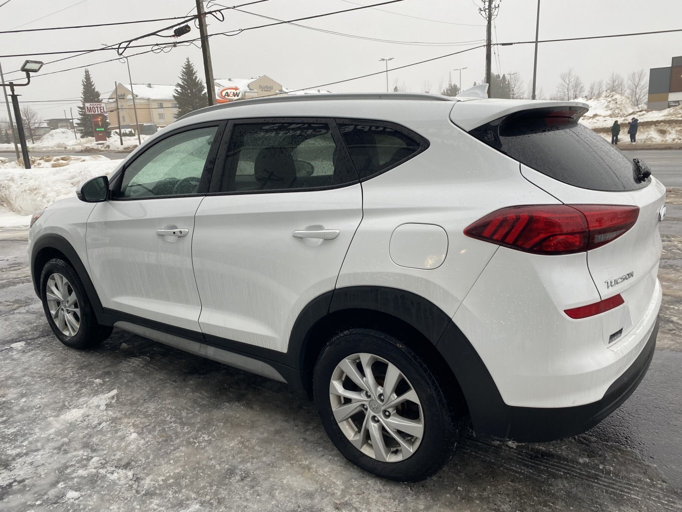 2021 HYUNDAI TUCSON PREFERRED AWD WITH HEATED SEATS, HEATED STEERING WHEEL AND REAR VIEW CAMERA!!